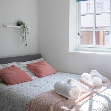 Lovely 3-Bedroom Apartment In Колчестер Екстер'єр фото