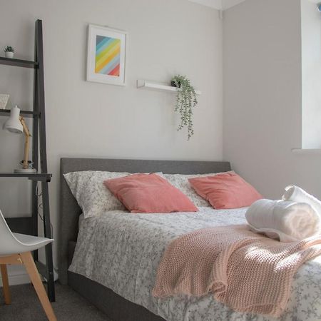 Lovely 3-Bedroom Apartment In Колчестер Екстер'єр фото