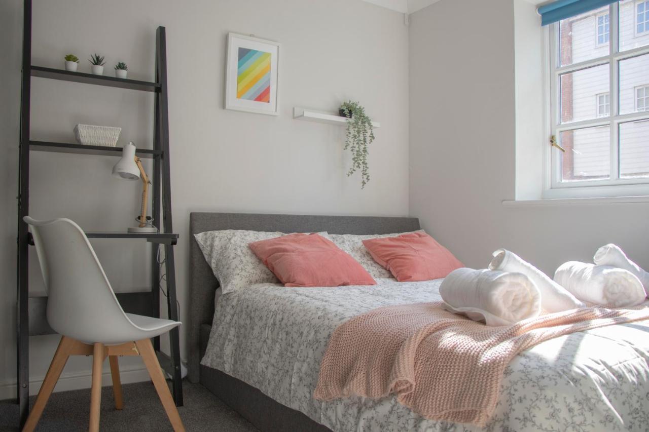 Lovely 3-Bedroom Apartment In Колчестер Екстер'єр фото