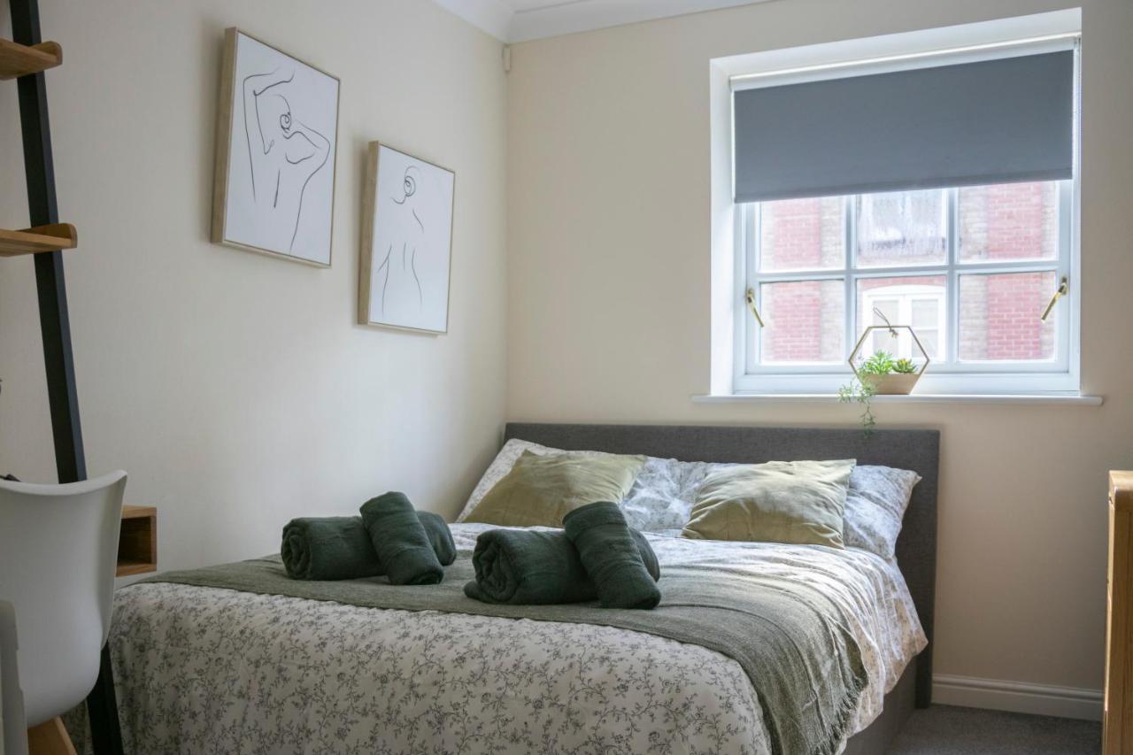 Lovely 3-Bedroom Apartment In Колчестер Екстер'єр фото
